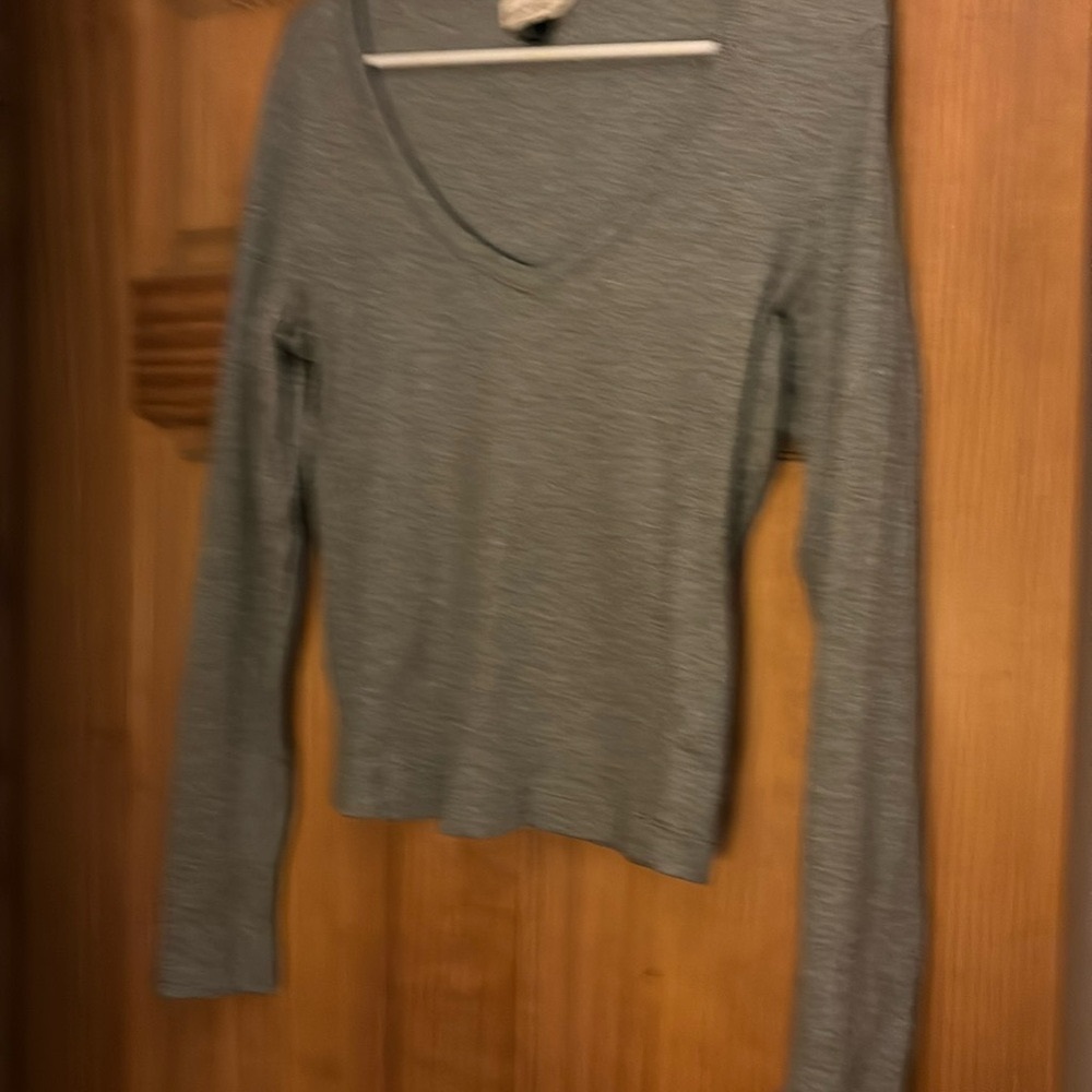 Woman’s pullover sweater gray. Size L. Runs small
